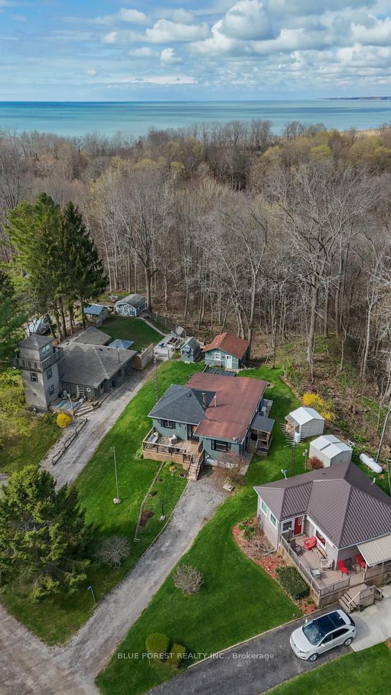 Photo 3 of 7365 Fairview Drive, Dutton/Dunwich, Rural Dutton/Dunwich — HOMEH
