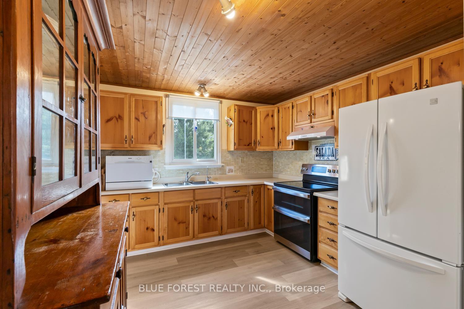 Photo 11 of 7365 Fairview Drive, Dutton/Dunwich, Rural Dutton/Dunwich — HOMEH