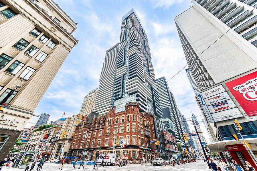 Front of Unit 2106, 7 Grenville Street