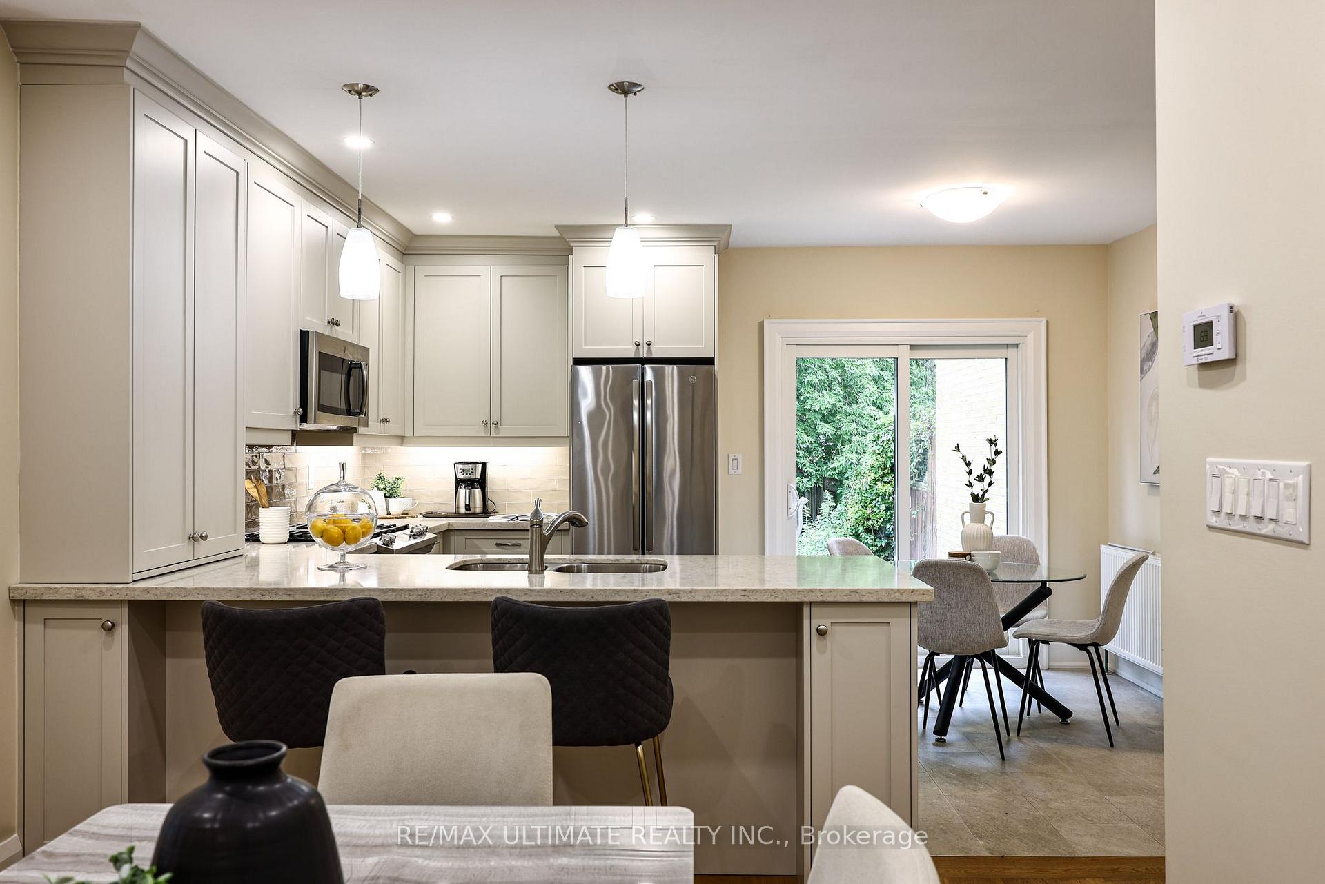 Photo 16 of 29 Falcon Street, Toronto, Mount Pleasant East — HOMEH