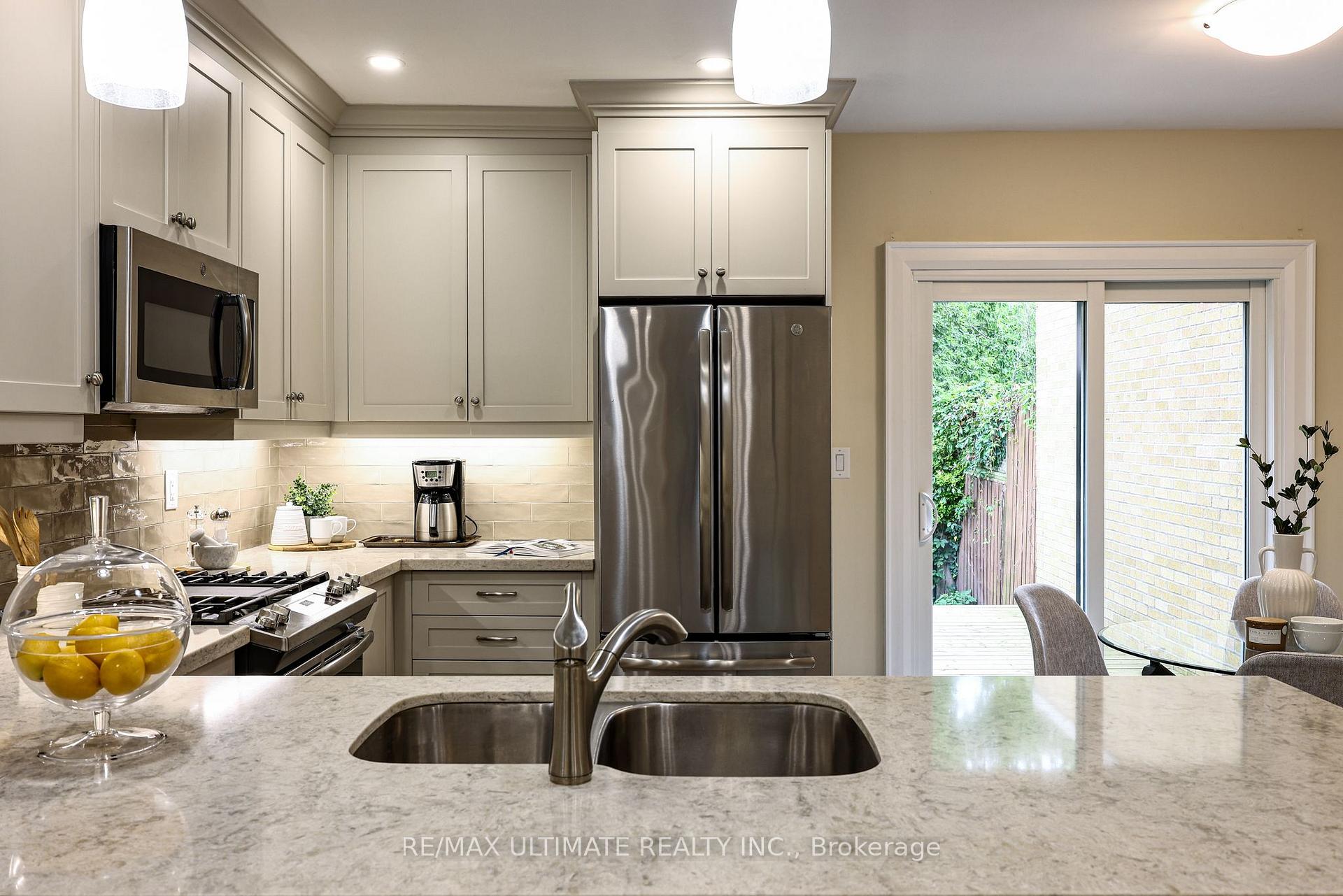 Photo 17 of 29 Falcon Street, Toronto, Mount Pleasant East — HOMEH