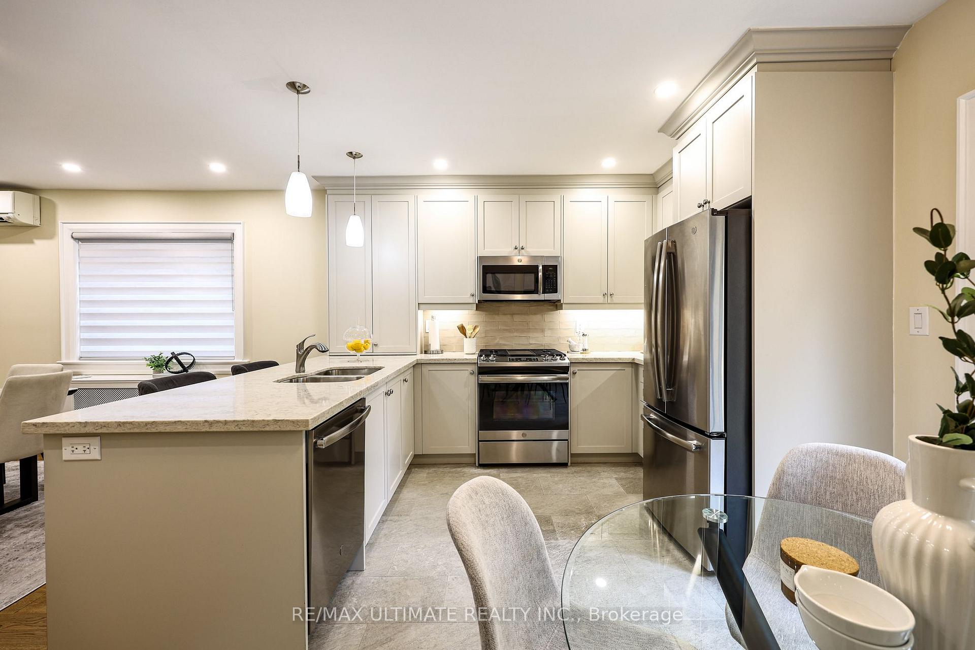 Photo 21 of 29 Falcon Street, Toronto, Mount Pleasant East — HOMEH