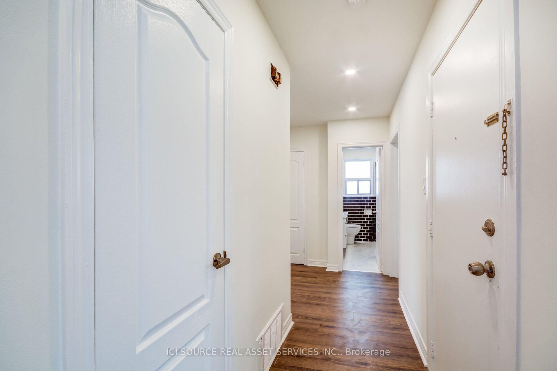 Photo 4 of Unit 3, 58 Burlingame Road, Etobicoke, Alderwood — HOMEH