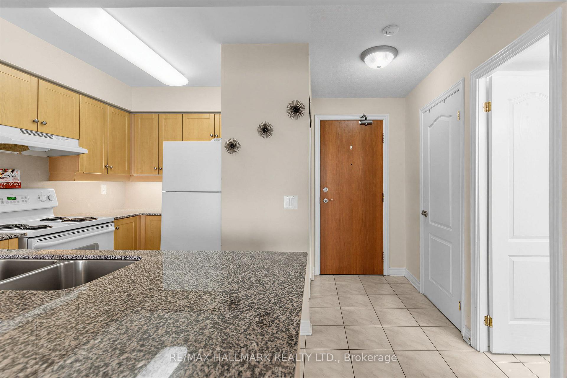 Photo 6 of Unit 1206, 50 Disera Drive, Vaughan, Beverley Glen — HOMEH