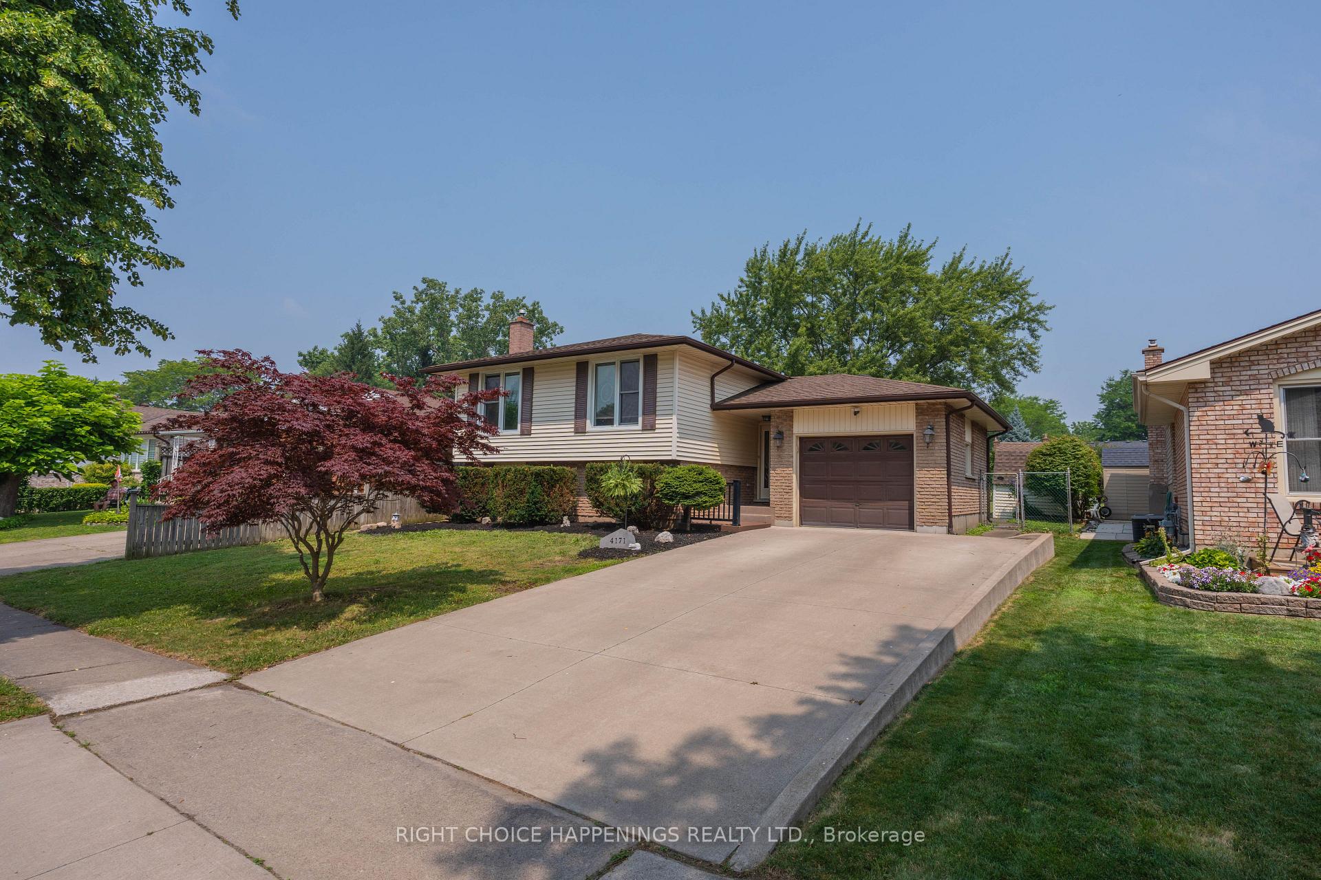 Photo 2 of 4171 Brookdale Drive, Niagara Falls, Ascot — HOMEH