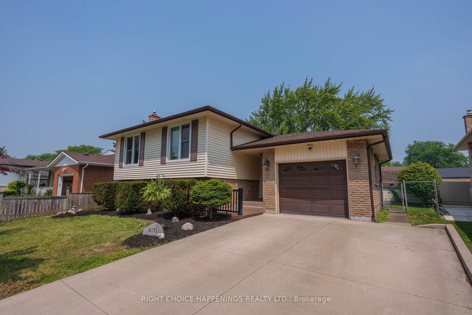 Photo 3 of 4171 Brookdale Drive, Niagara Falls, Ascot — HOMEH