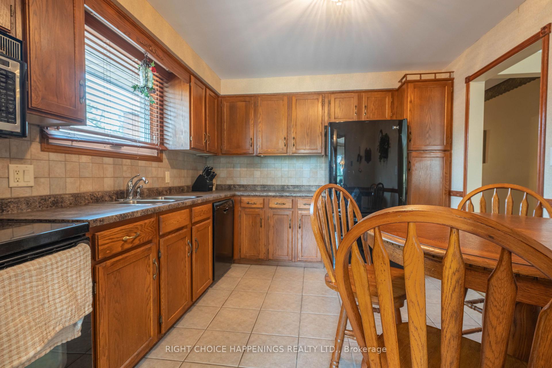 Photo 7 of 4171 Brookdale Drive, Niagara Falls, Ascot — HOMEH