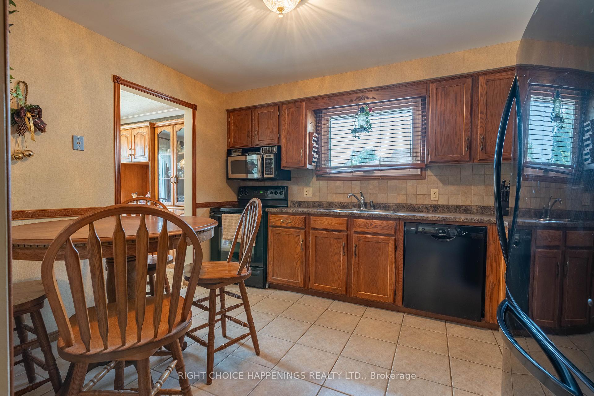 Photo 8 of 4171 Brookdale Drive, Niagara Falls, Ascot — HOMEH