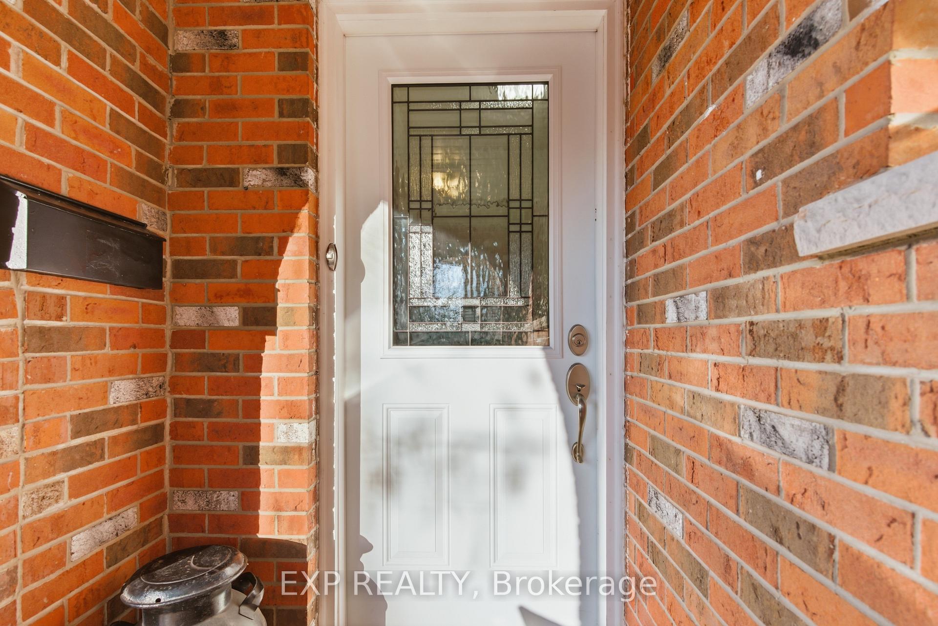 Front of 510 1/2 Niagara Street