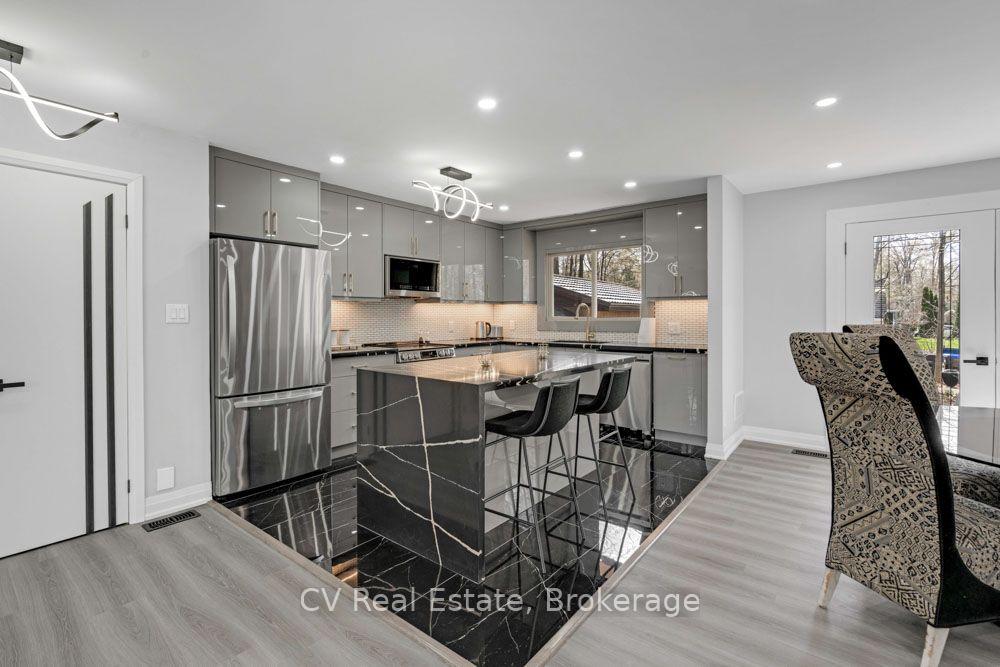 Photo 10 of 3866 Dixon Road, Innisfil, Rural Innisfil — HOMEH