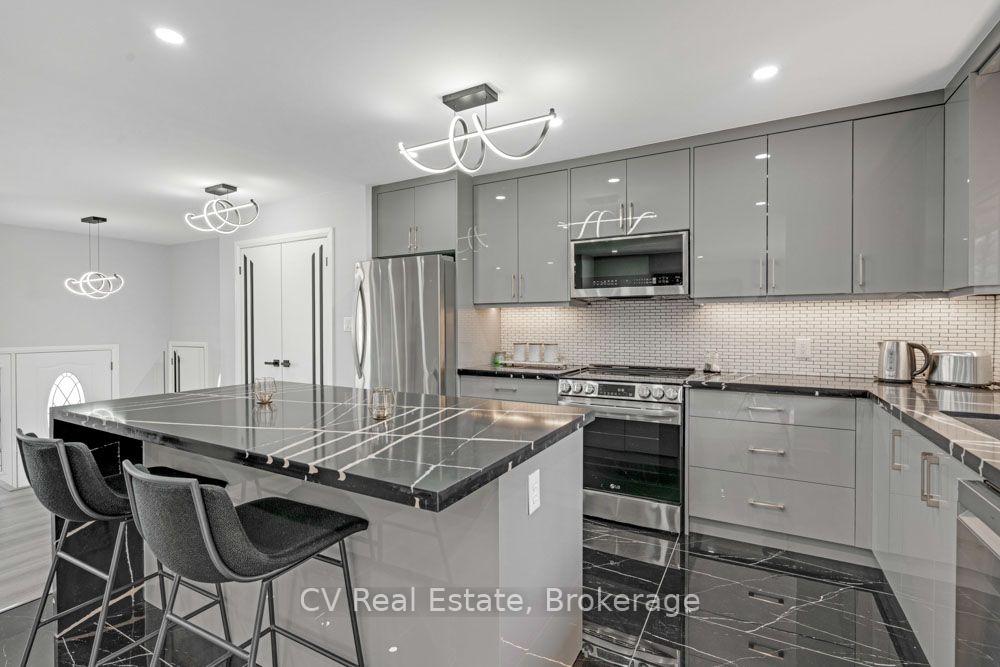 Photo 12 of 3866 Dixon Road, Innisfil, Rural Innisfil — HOMEH
