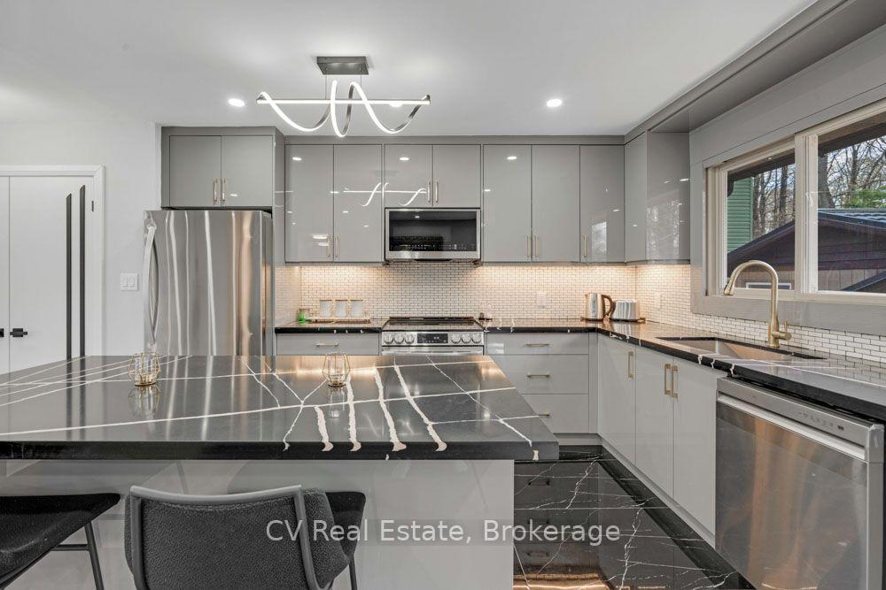 Photo 13 of 3866 Dixon Road, Innisfil, Rural Innisfil — HOMEH
