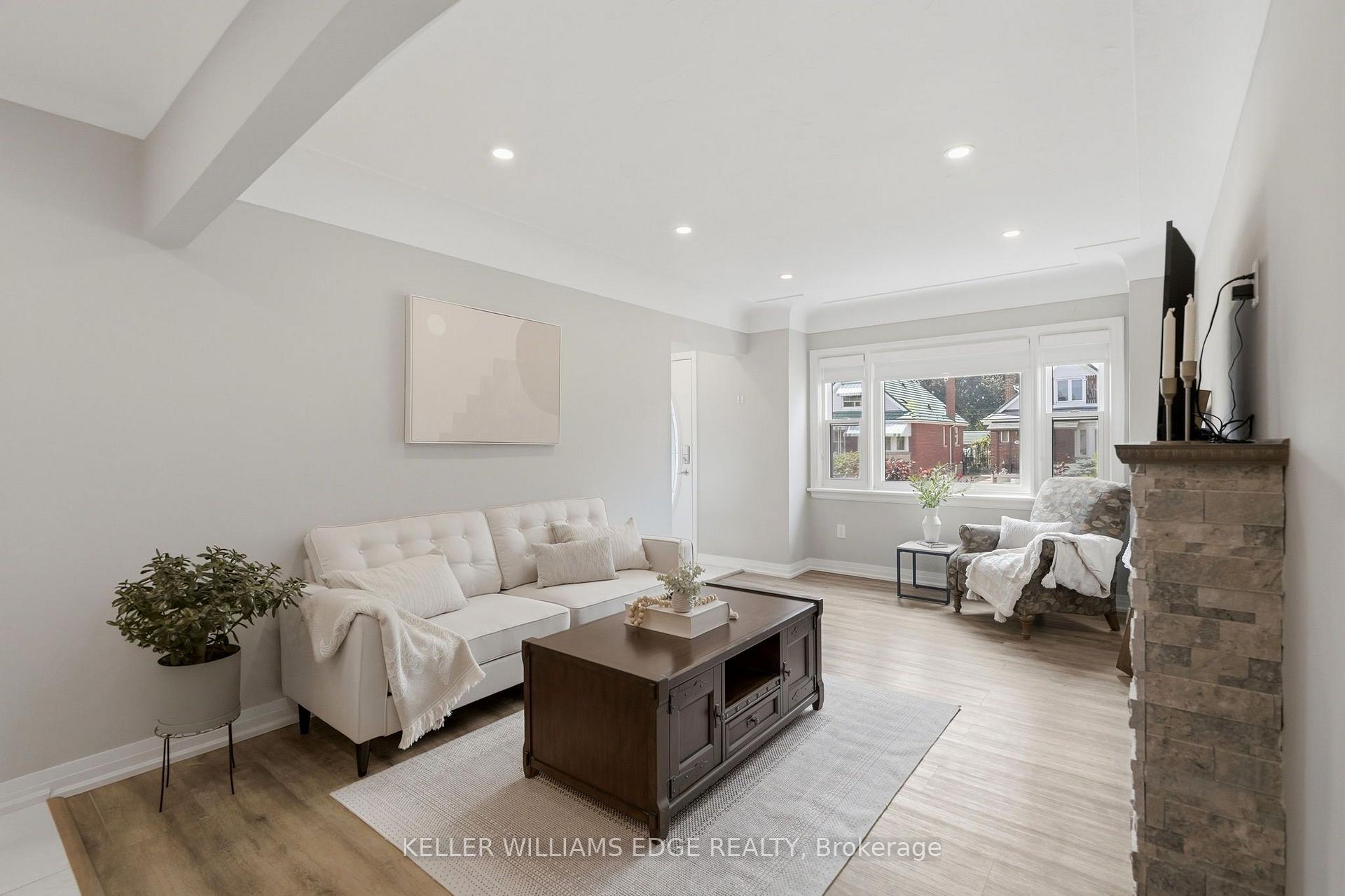 Photo 4 of 127 Tragina Avenue S, Hamilton, Bartonville — HOMEH