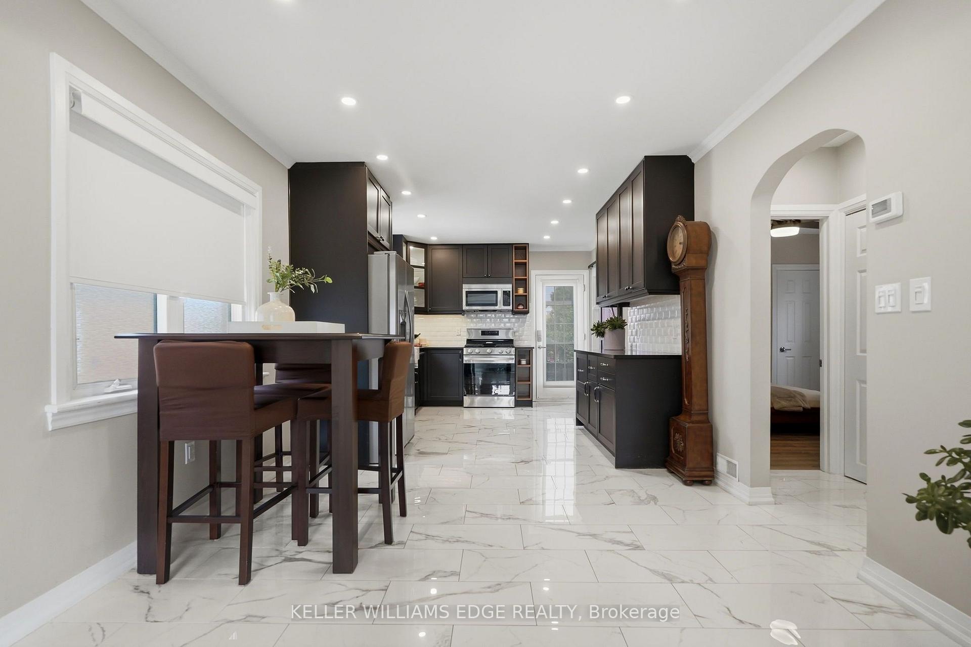 Photo 9 of 127 Tragina Avenue S, Hamilton, Bartonville — HOMEH