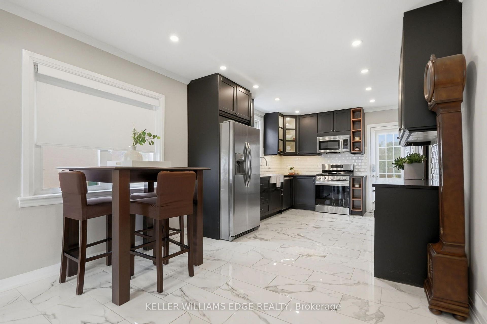 Photo 10 of 127 Tragina Avenue S, Hamilton, Bartonville — HOMEH