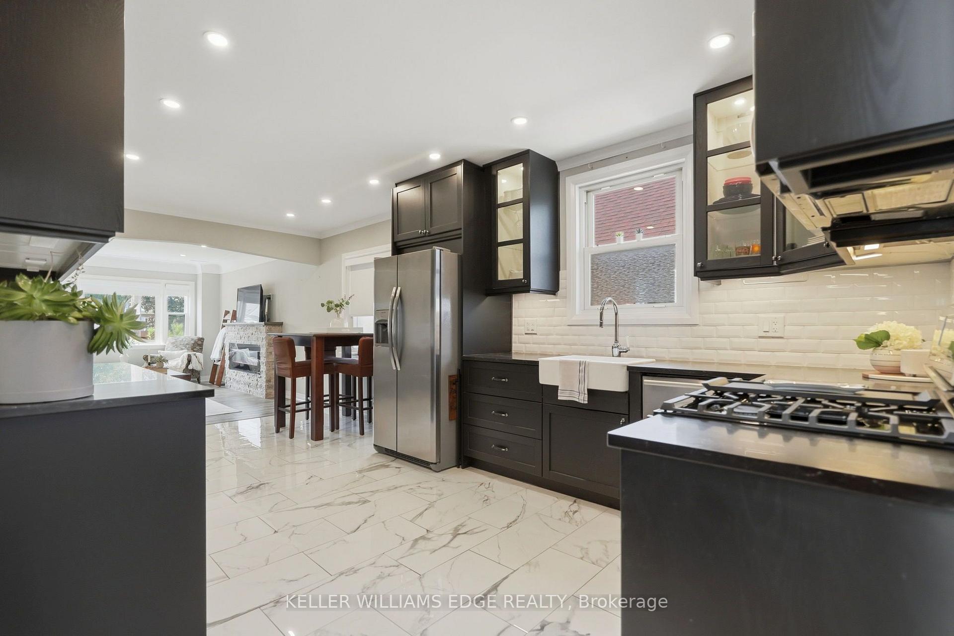Photo 13 of 127 Tragina Avenue S, Hamilton, Bartonville — HOMEH