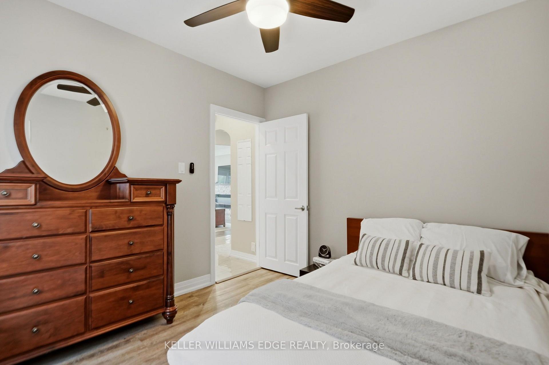 Photo 18 of 127 Tragina Avenue S, Hamilton, Bartonville — HOMEH