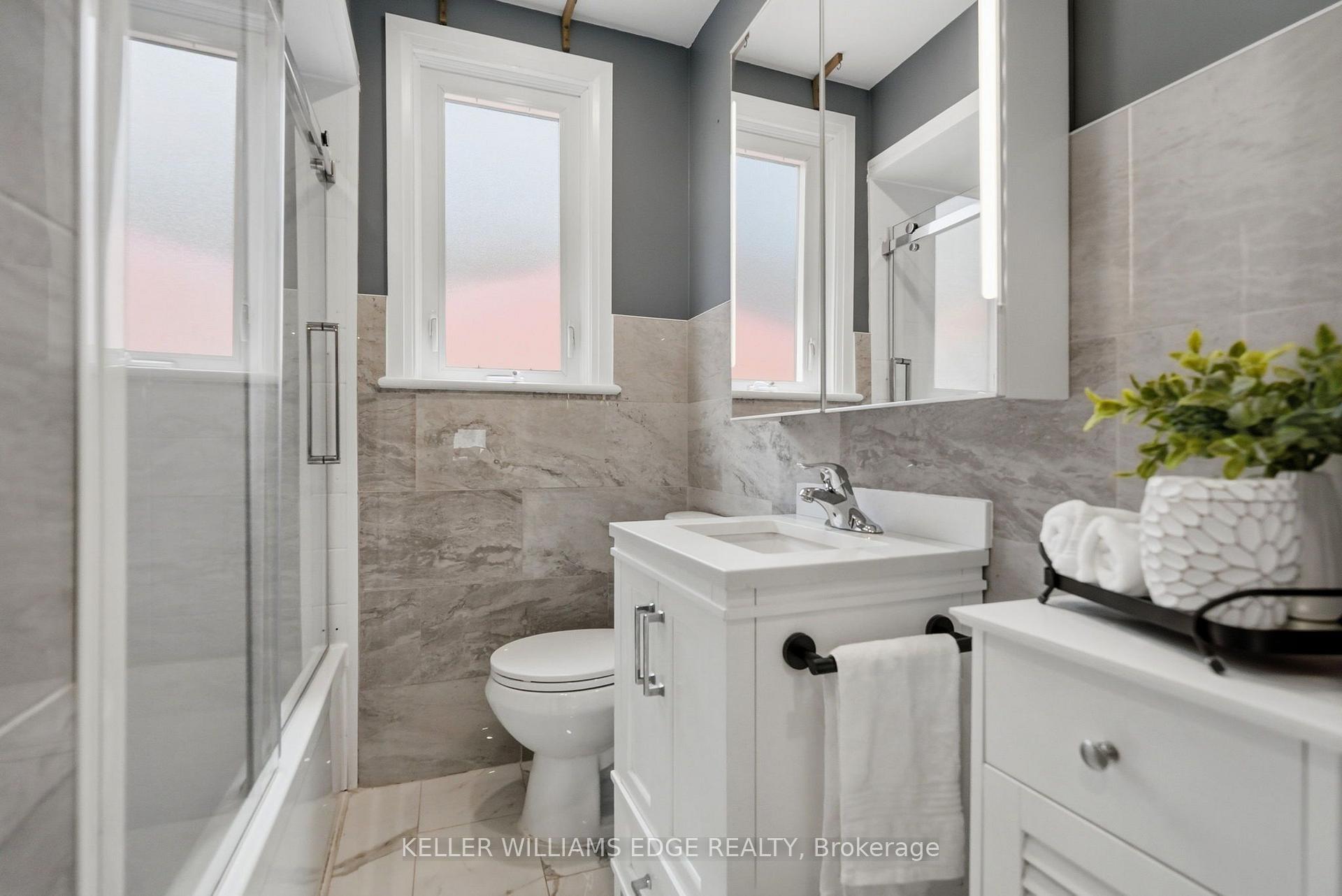 Photo 19 of 127 Tragina Avenue S, Hamilton, Bartonville — HOMEH