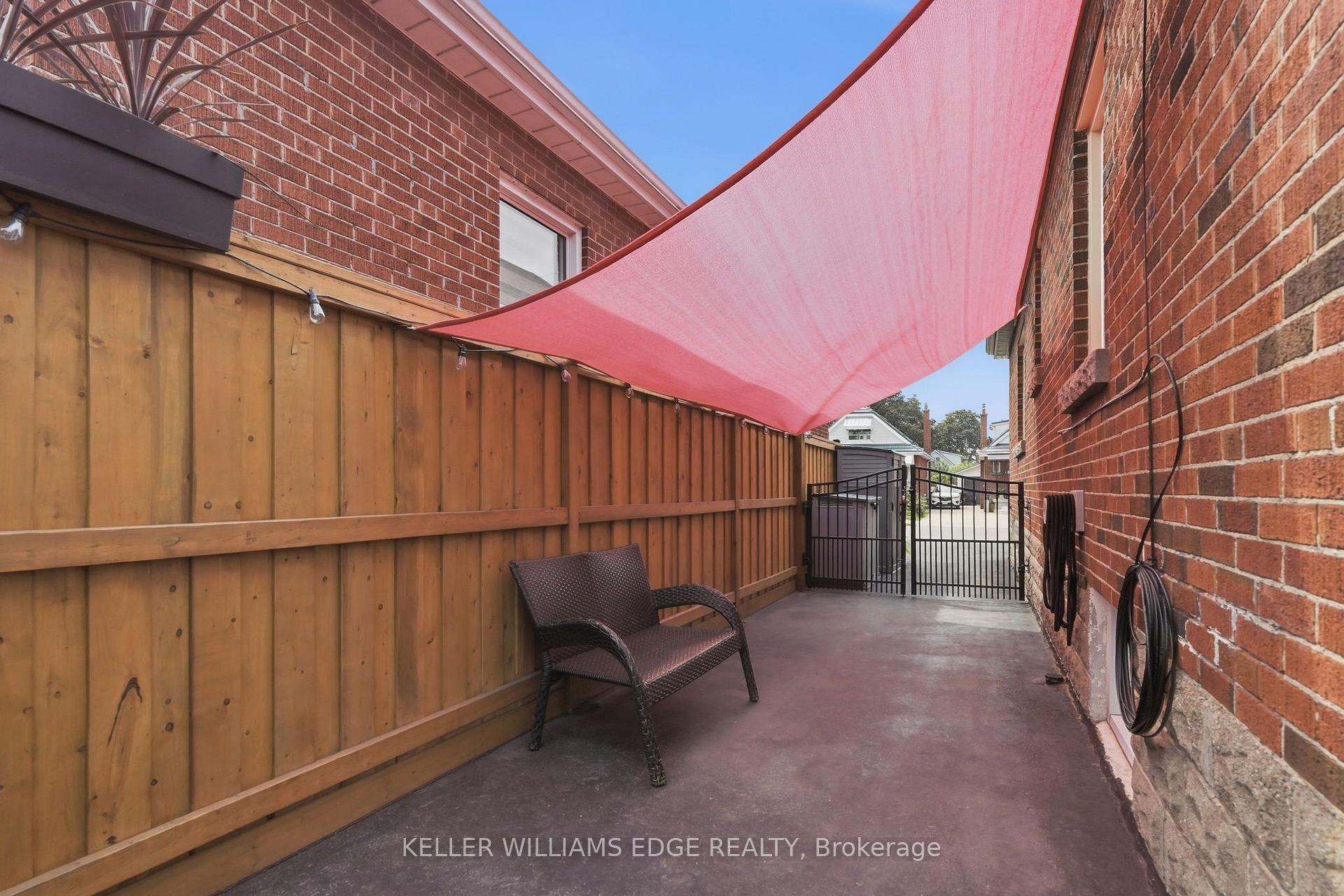 Photo 30 of 127 Tragina Avenue S, Hamilton, Bartonville — HOMEH