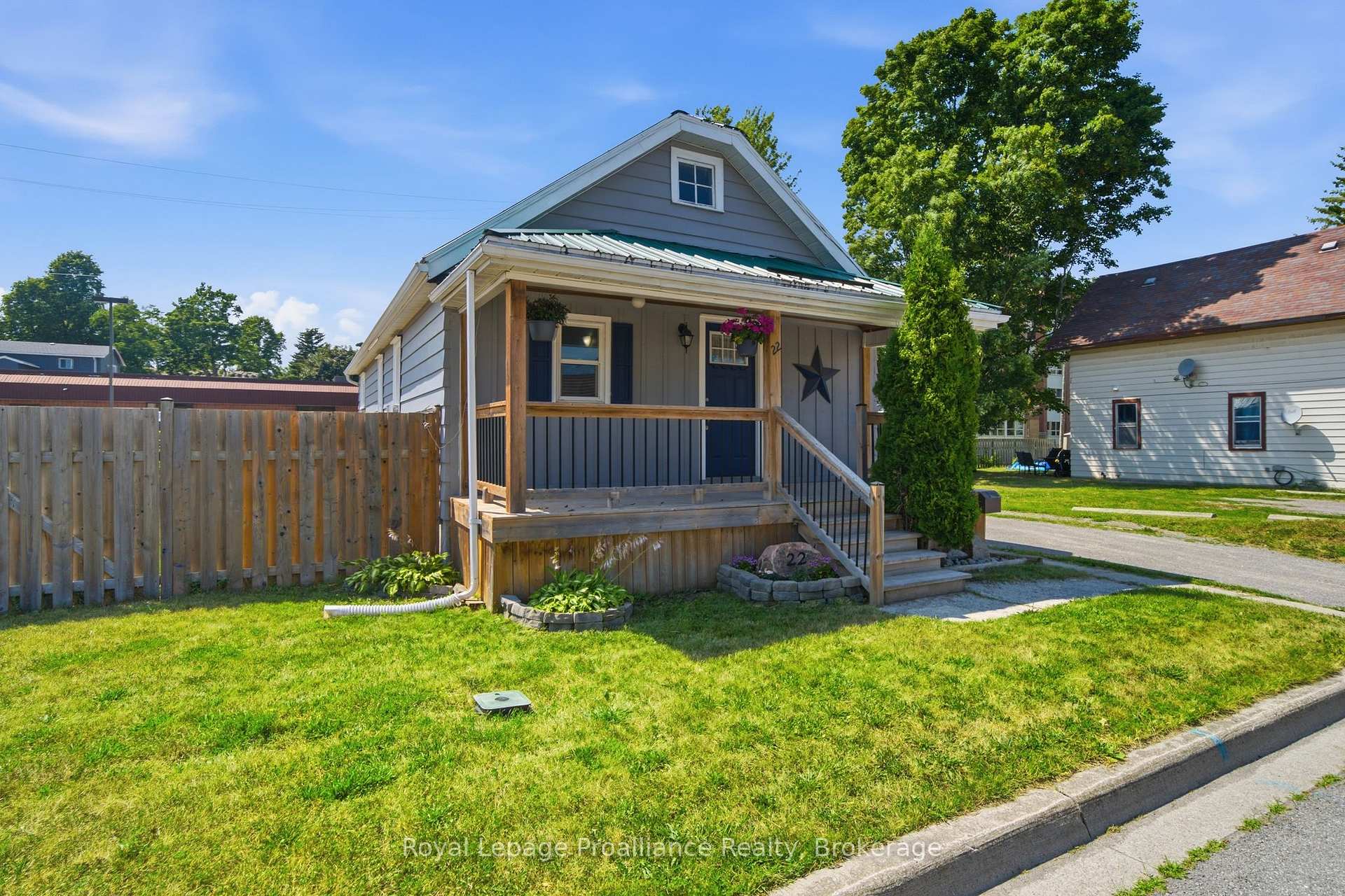 Photo 2 of 22 Flindall Street, Quinte West, Trenton Ward — HOMEH