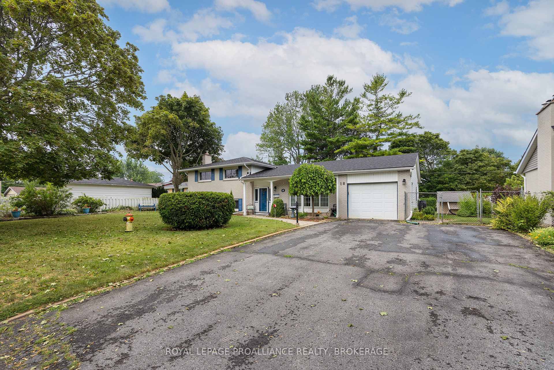 Photo 2 of 18 Casterton Avenue, Kingston, Central City West — HOMEH