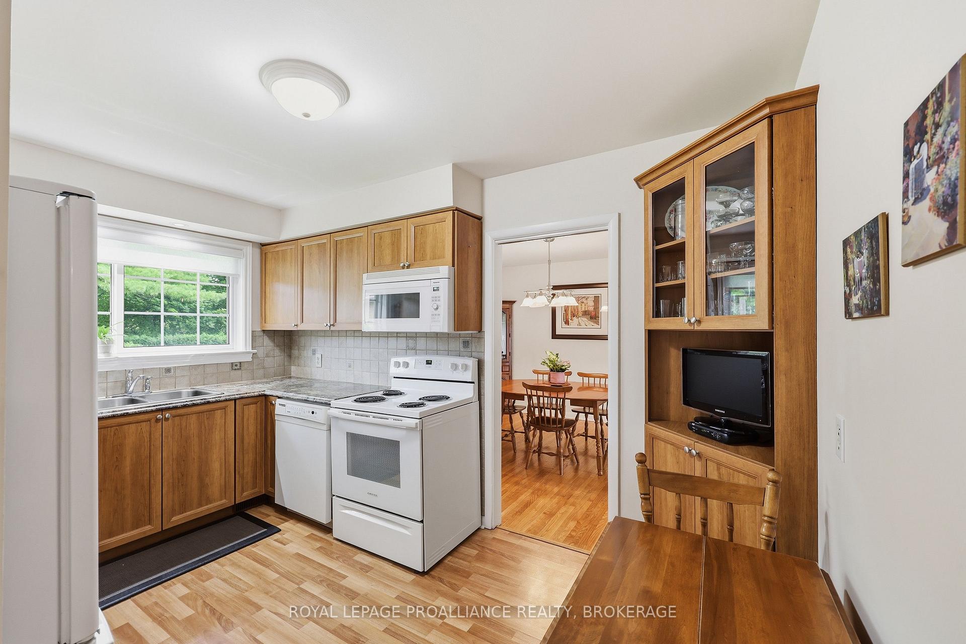 Photo 9 of 18 Casterton Avenue, Kingston, Central City West — HOMEH