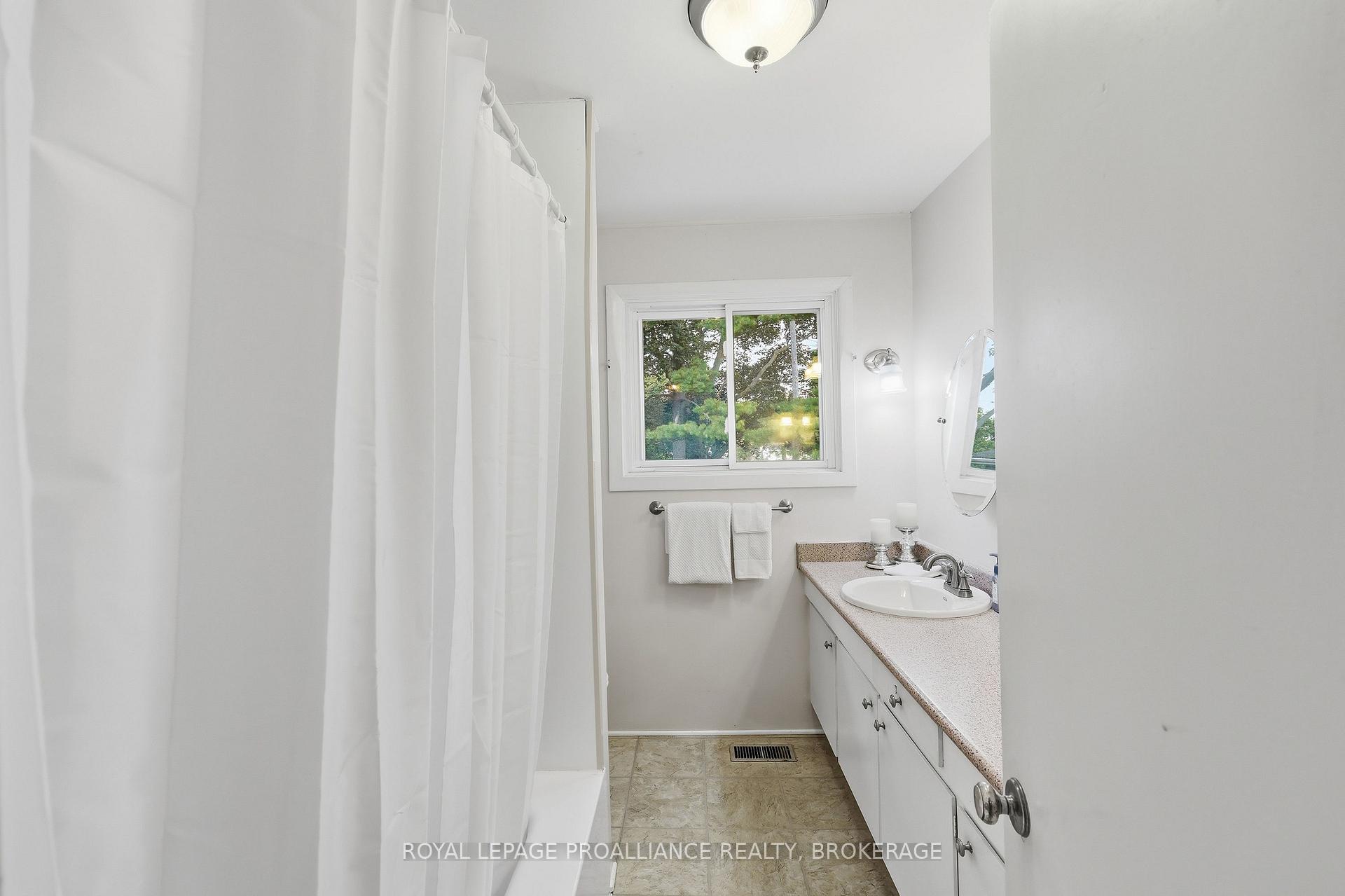 Photo 17 of 18 Casterton Avenue, Kingston, Central City West — HOMEH