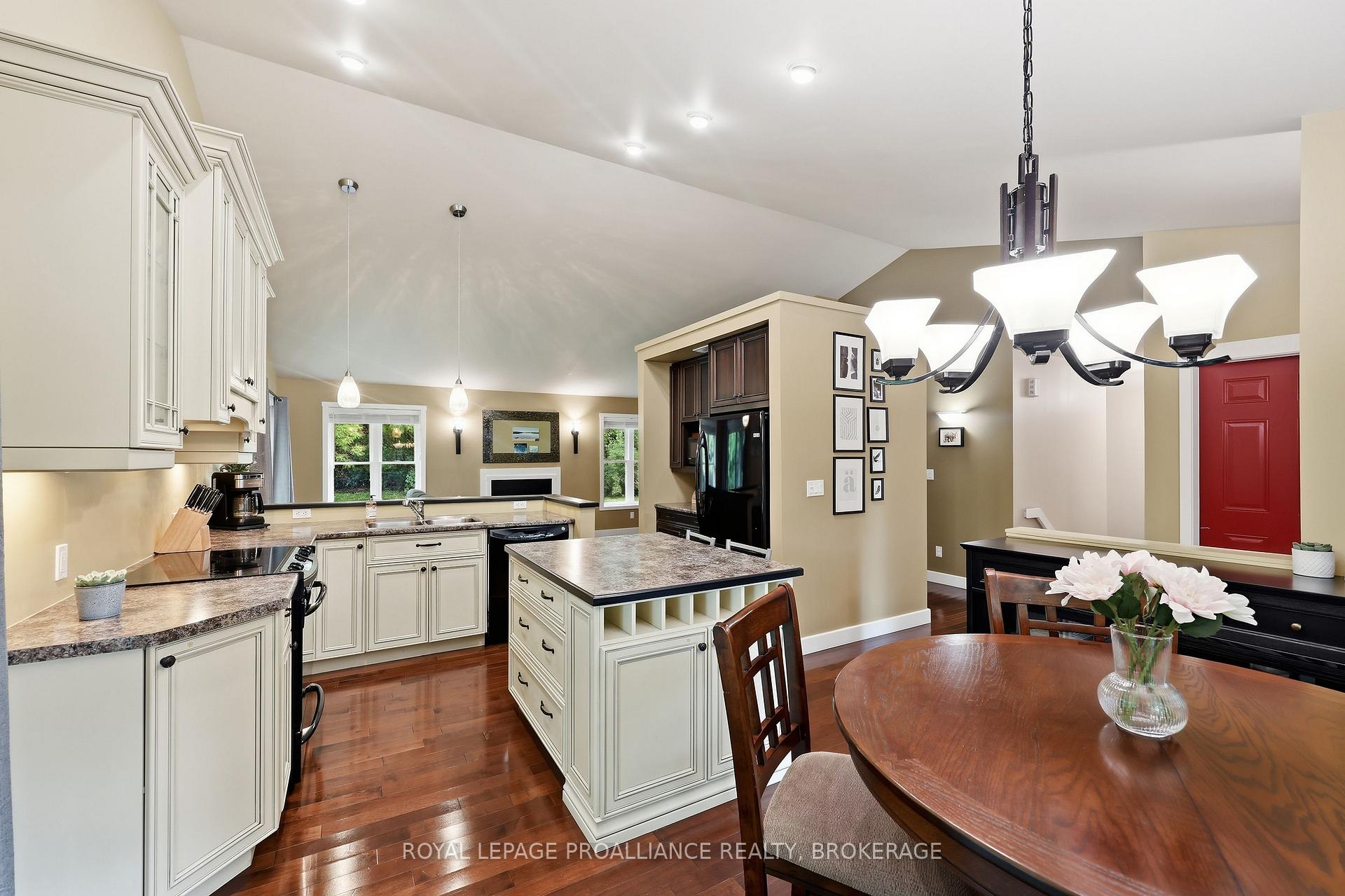Photo 6 of 124 Park Street, Greater Napanee, Greater Napanee — HOMEH