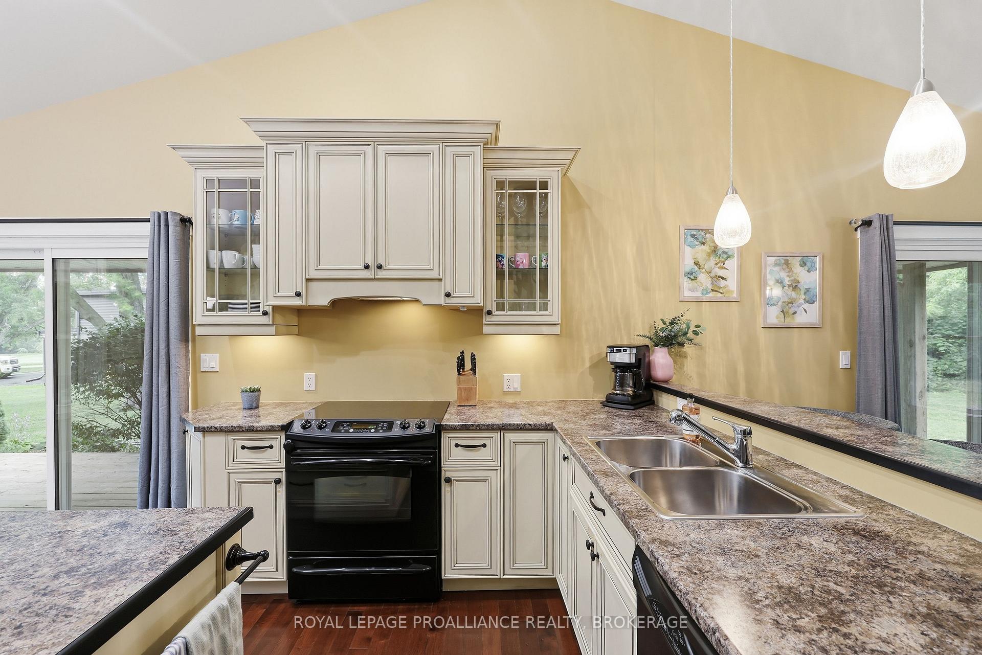 Photo 9 of 124 Park Street, Greater Napanee, Greater Napanee — HOMEH