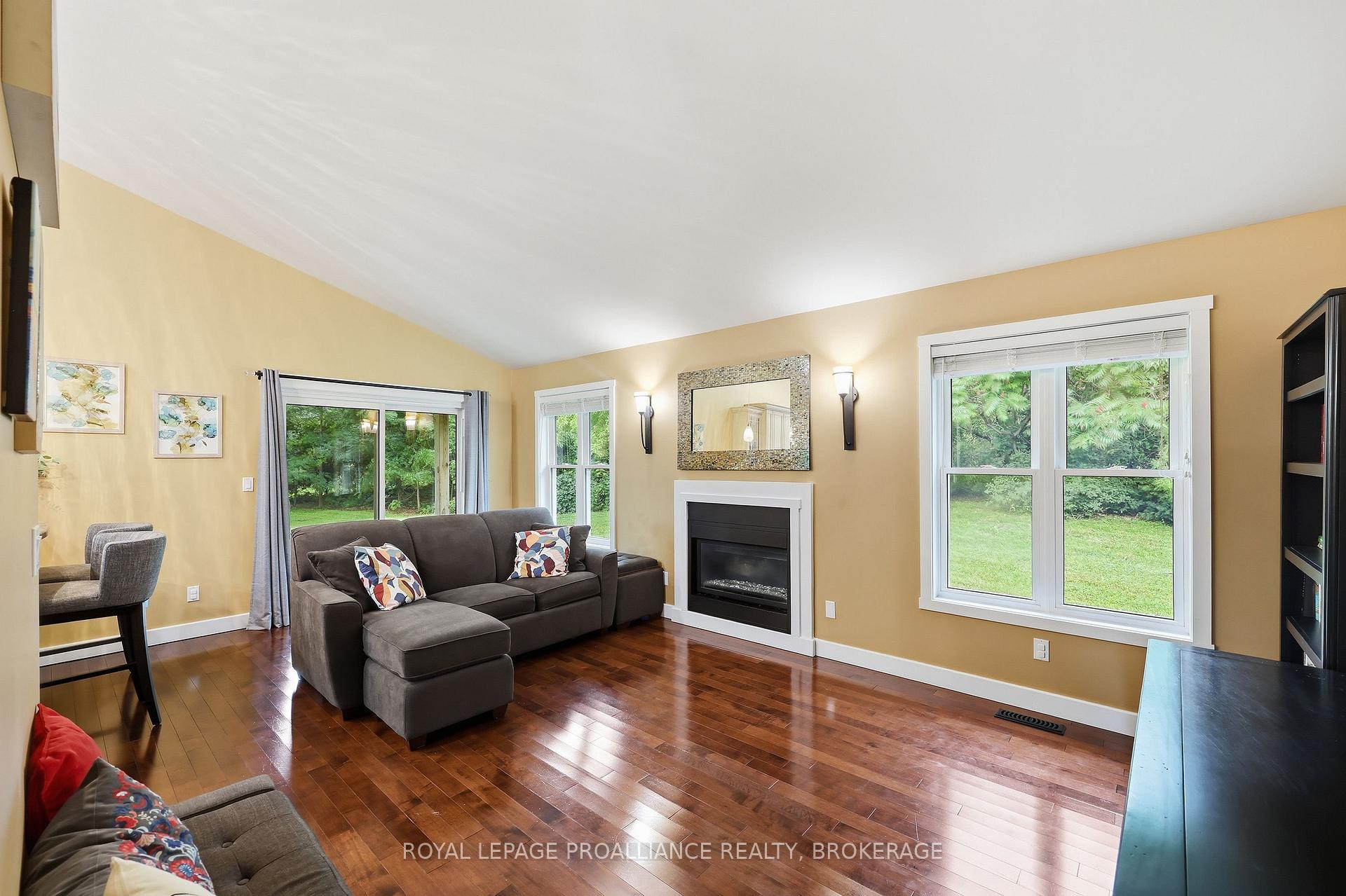 Photo 13 of 124 Park Street, Greater Napanee, Greater Napanee — HOMEH