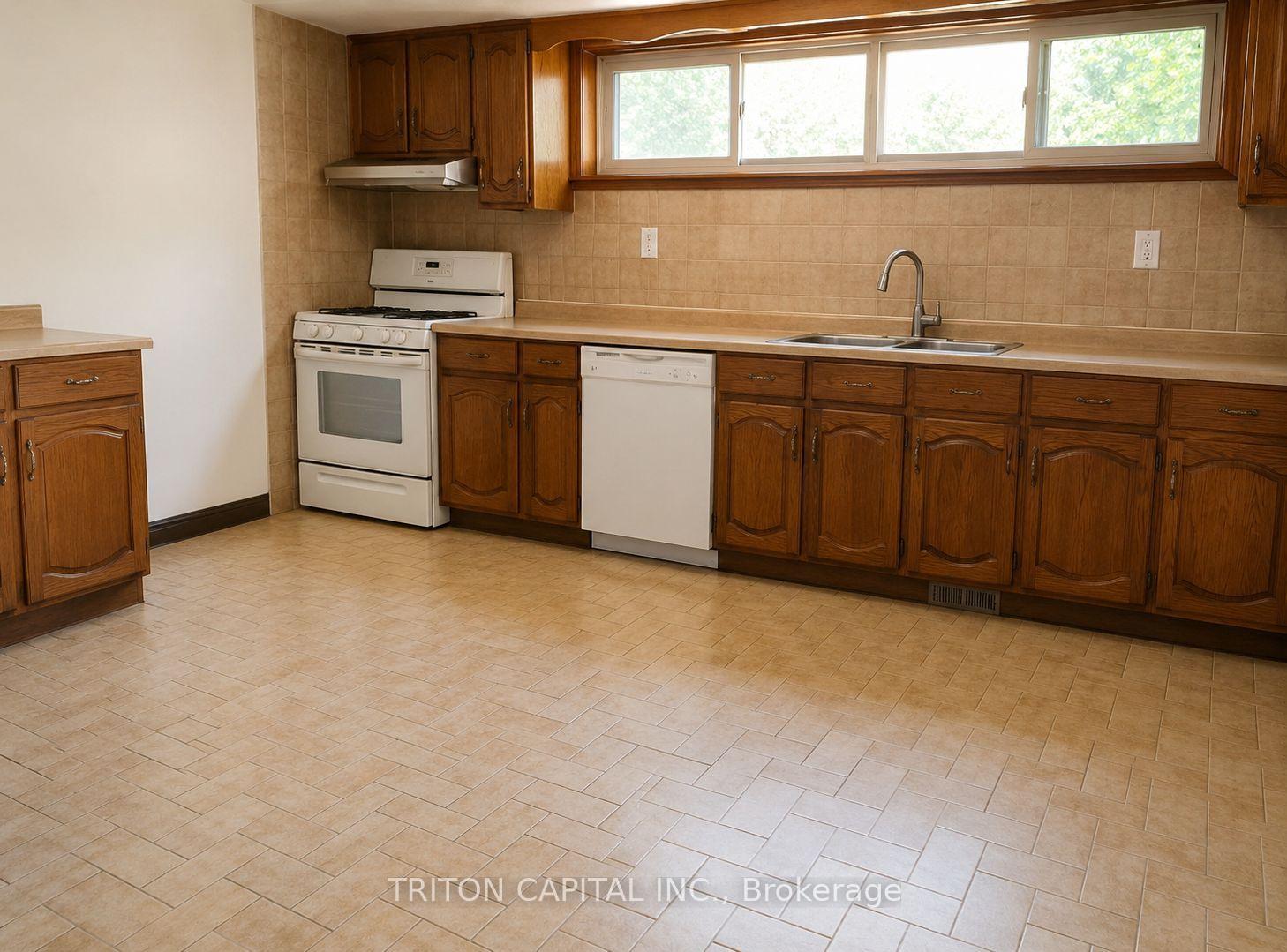 Photo 2 of 164 Jules Avenue, Vaughan, East Woodbridge — HOMEH