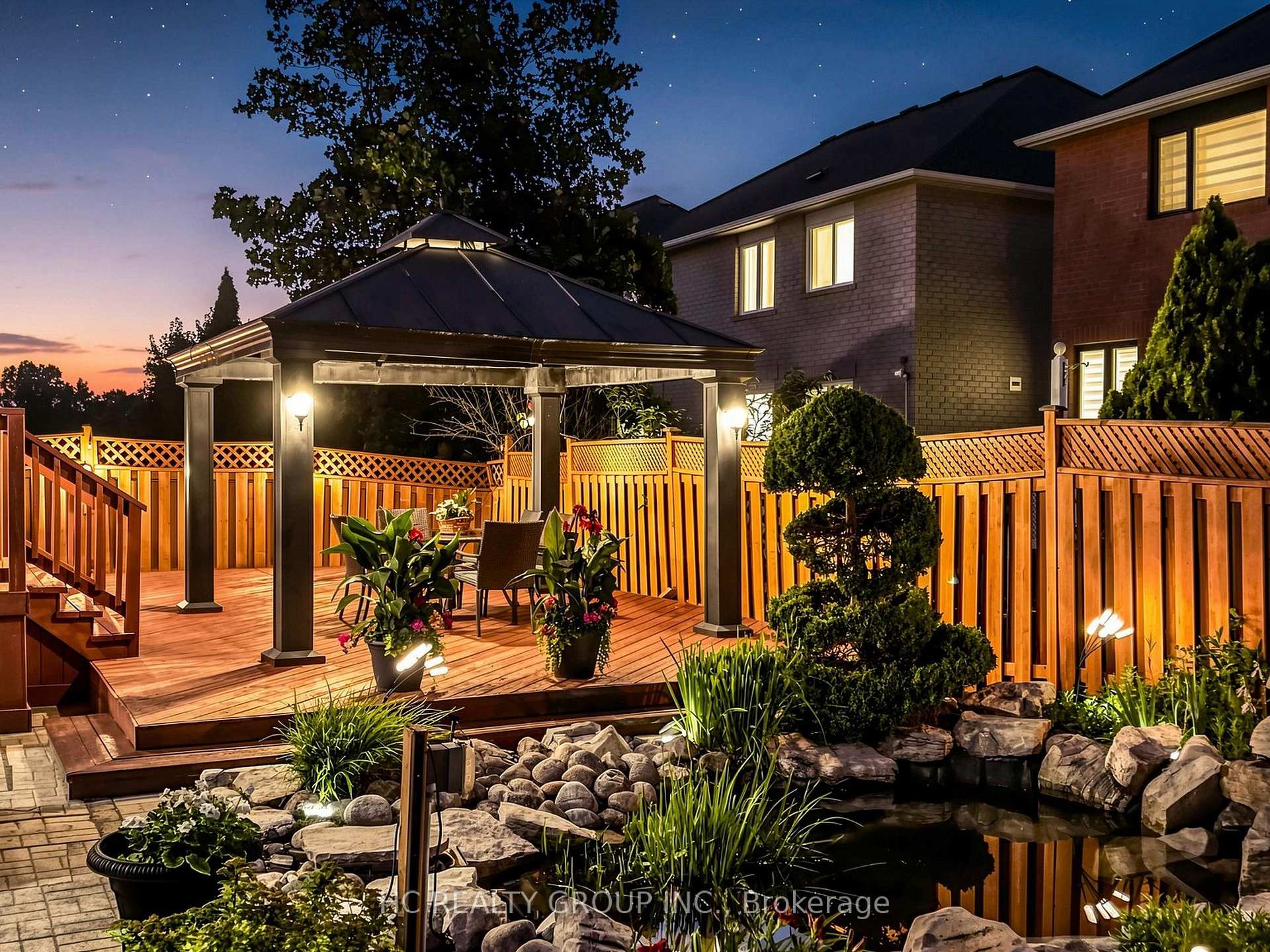 Photo 1 of 18 Saxony Drive, Markham, Berczy — HOMEH