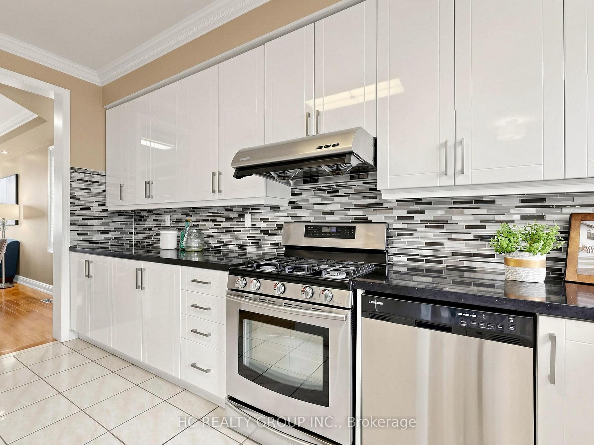 Photo 67 of 18 Saxony Drive, Markham, Berczy — HOMEH