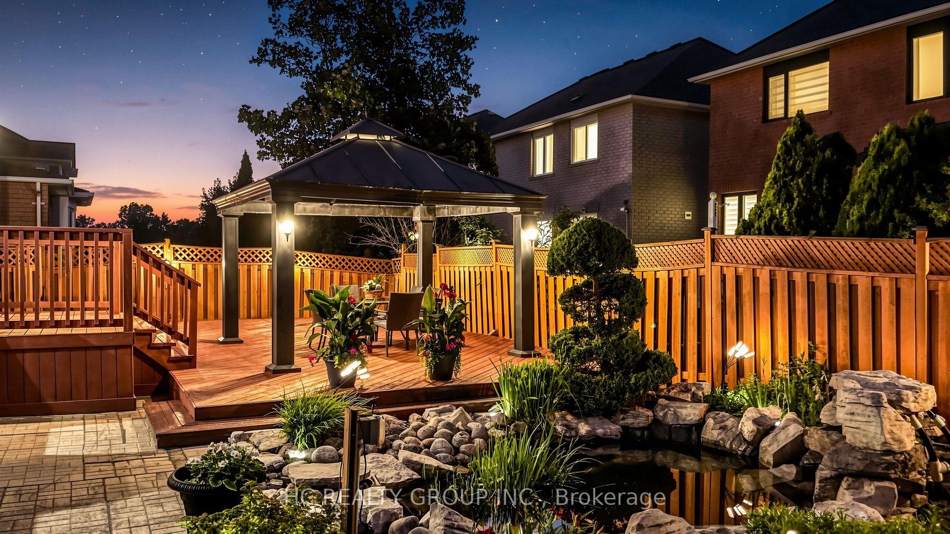 Photo 2 of 18 Saxony Drive, Markham, Berczy — HOMEH