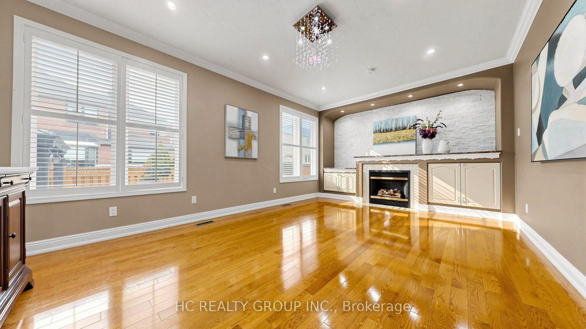 Photo 11 of 18 Saxony Drive, Markham, Berczy — HOMEH