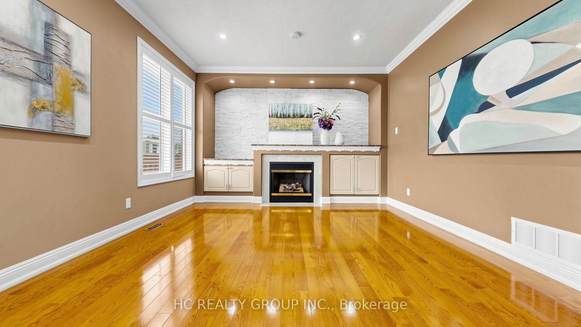 Photo 12 of 18 Saxony Drive, Markham, Berczy — HOMEH