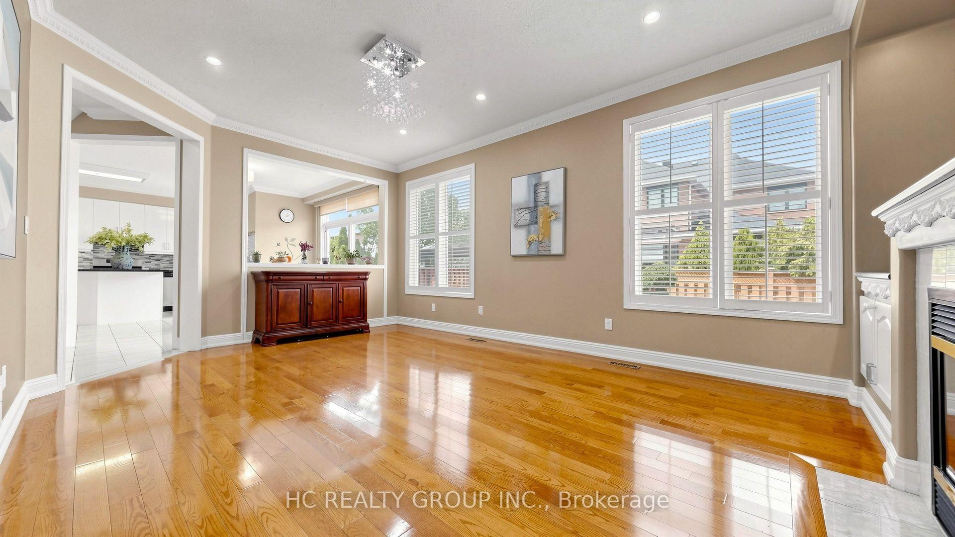 Photo 13 of 18 Saxony Drive, Markham, Berczy — HOMEH