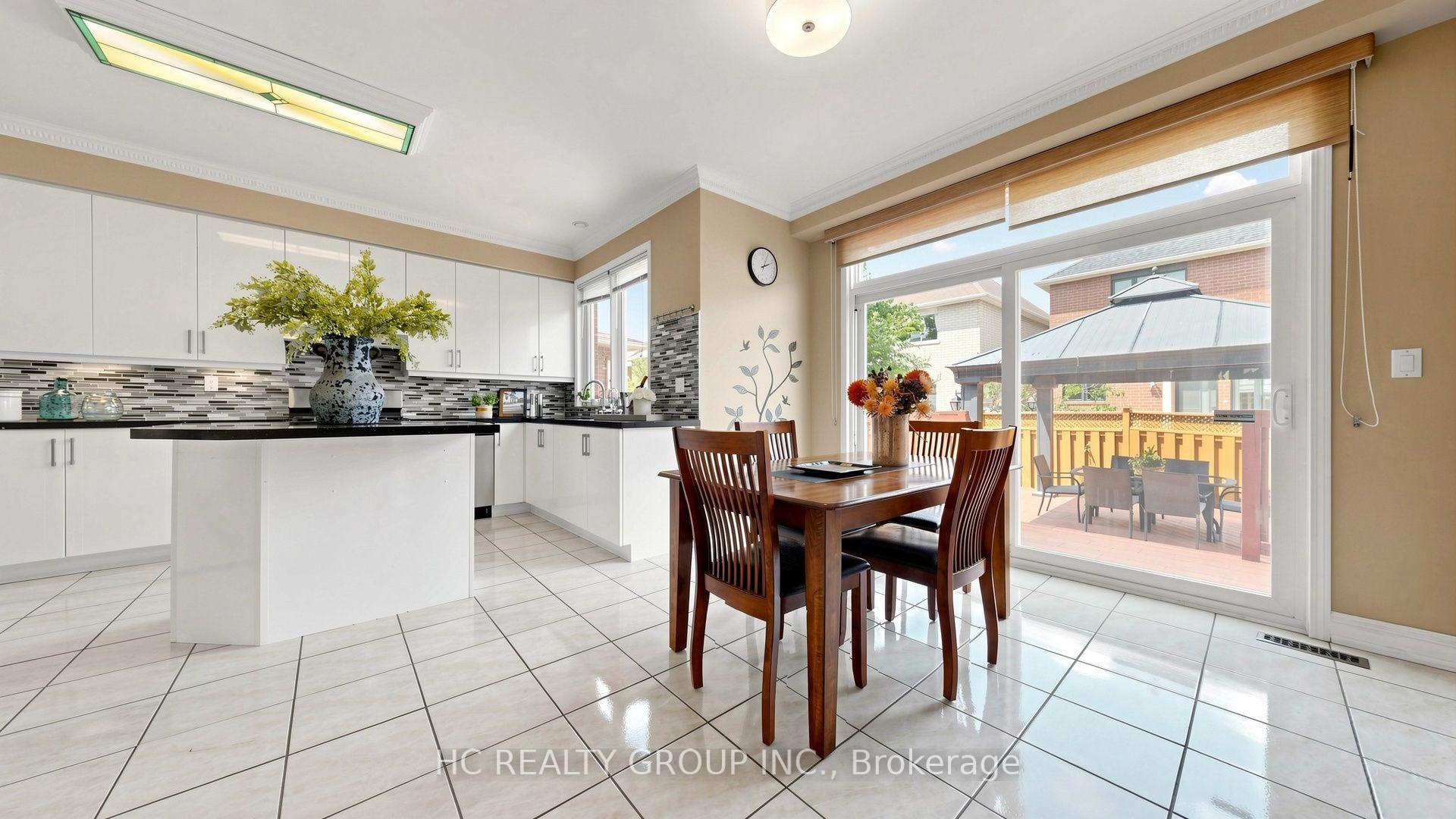Photo 14 of 18 Saxony Drive, Markham, Berczy — HOMEH