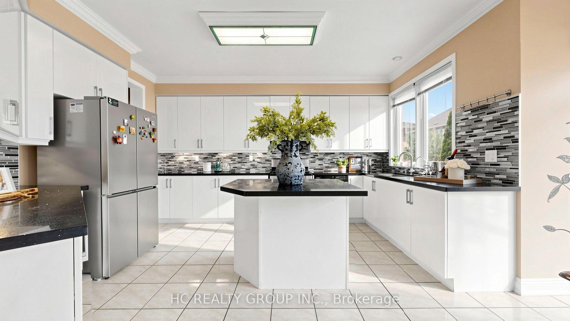 Photo 16 of 18 Saxony Drive, Markham, Berczy — HOMEH