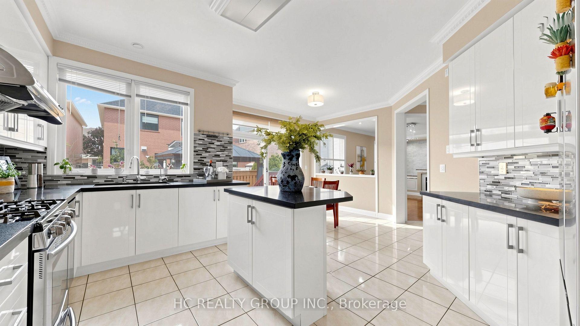 Photo 17 of 18 Saxony Drive, Markham, Berczy — HOMEH