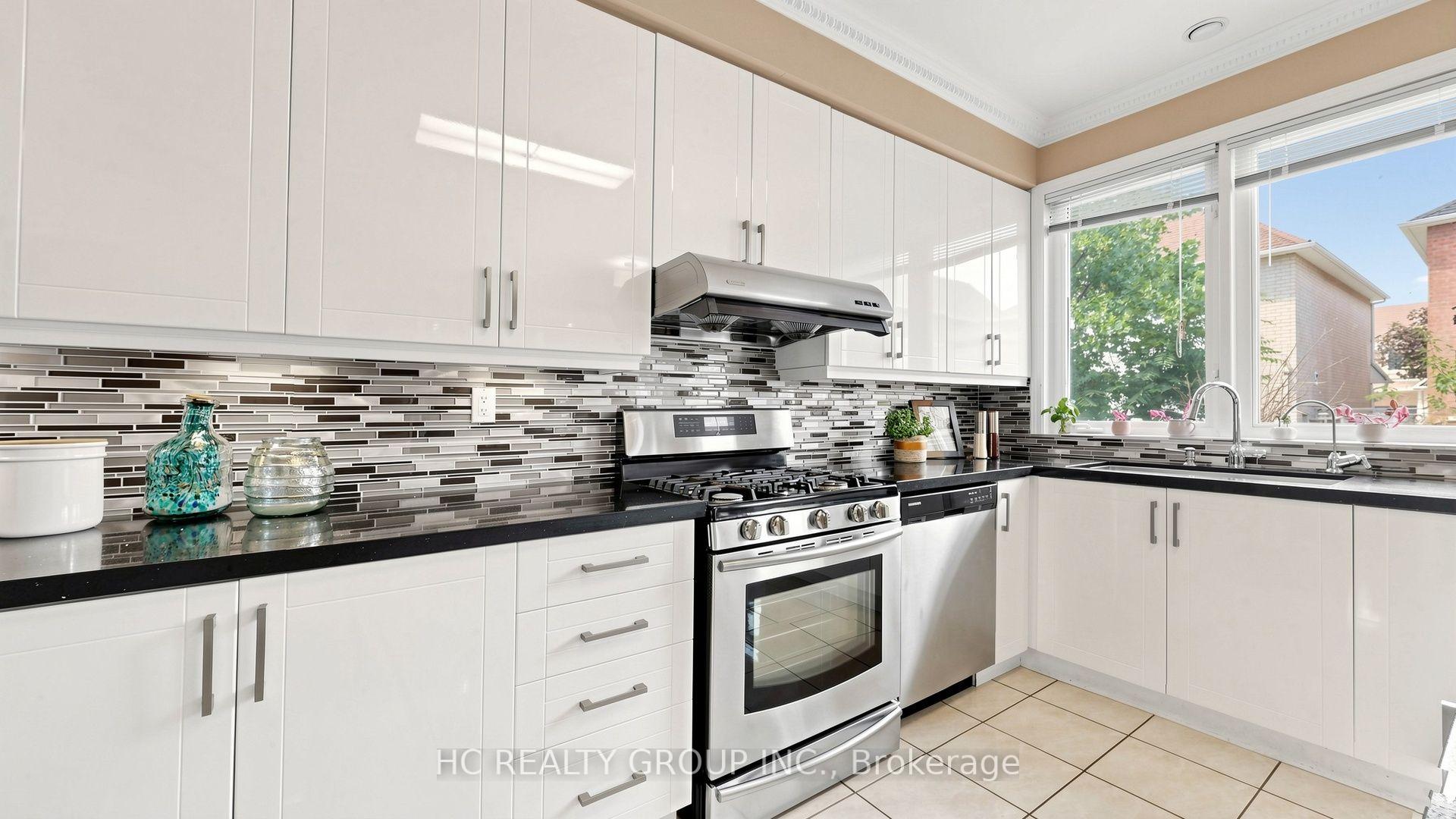 Photo 18 of 18 Saxony Drive, Markham, Berczy — HOMEH