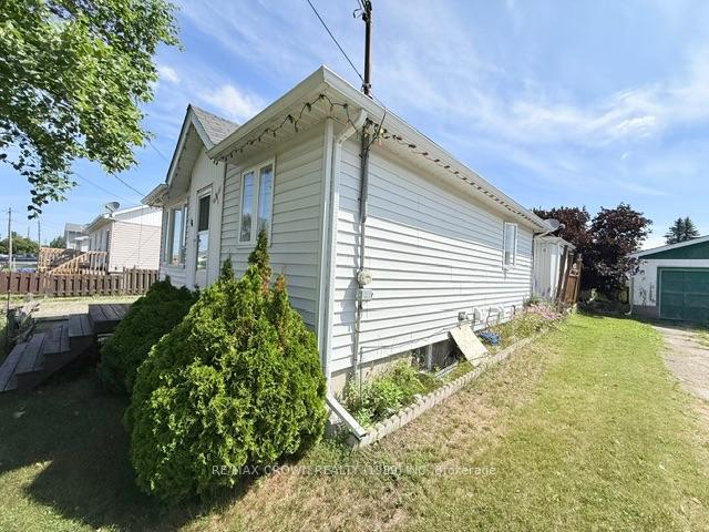 Photo 4 of 16 Ontario Street, Kapuskasing — HOMEH