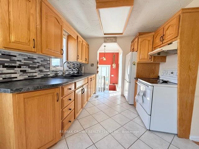 Photo 17 of 16 Ontario Street, Kapuskasing — HOMEH