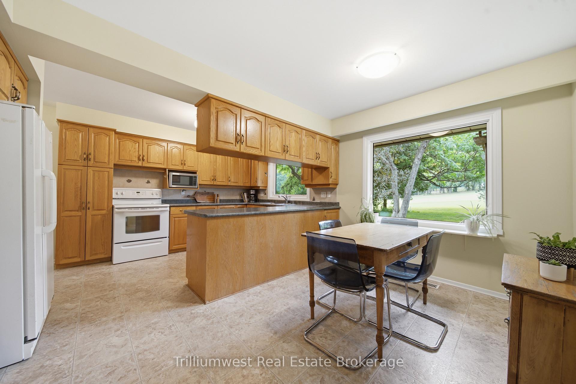 Photo 13 of 32 Waverley Drive, Guelph, Riverside Park — HOMEH