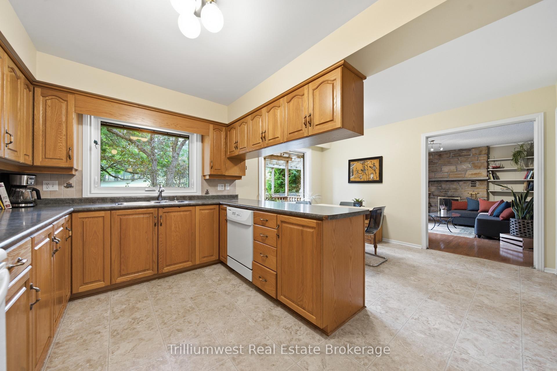 Photo 15 of 32 Waverley Drive, Guelph, Riverside Park — HOMEH