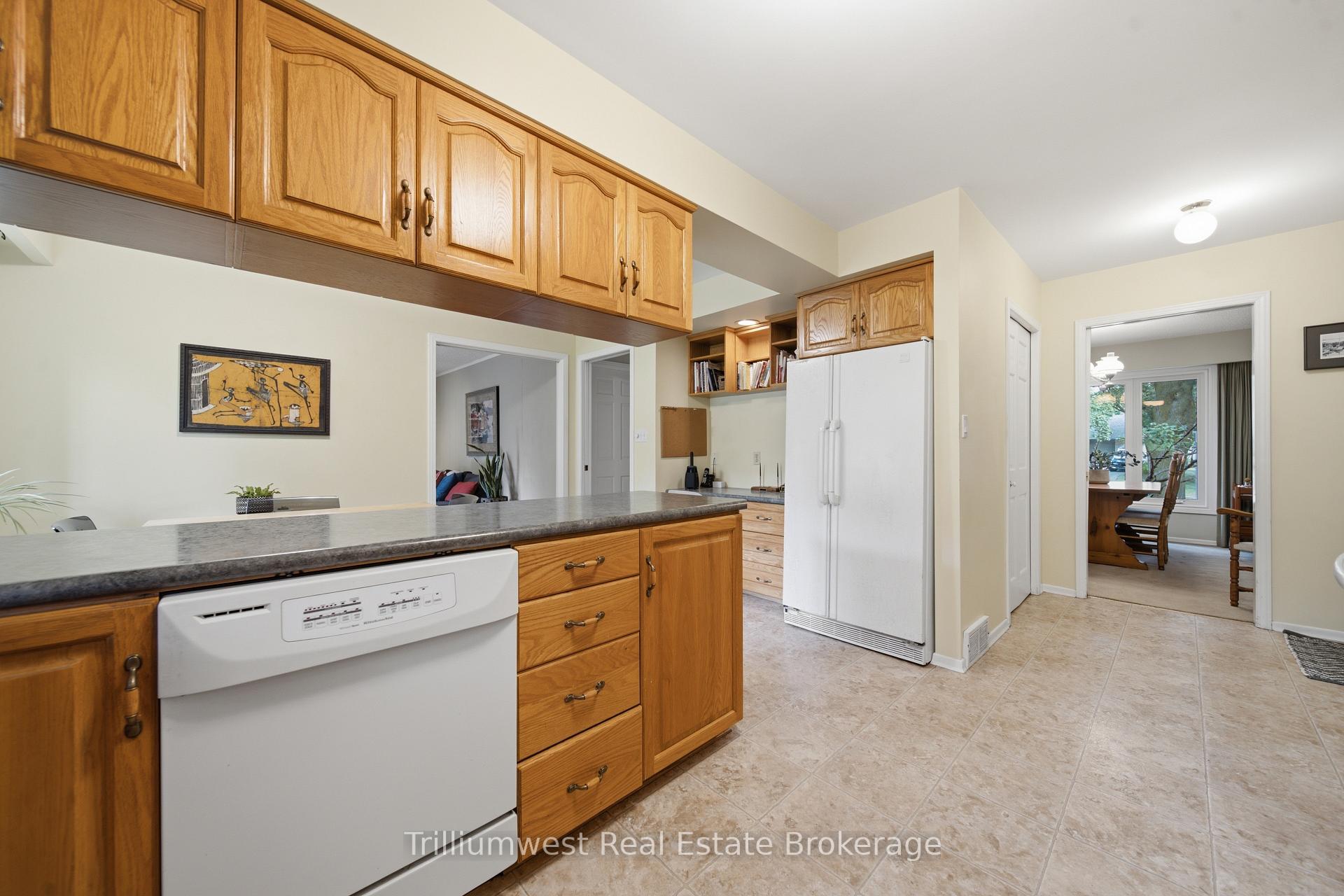Photo 16 of 32 Waverley Drive, Guelph, Riverside Park — HOMEH