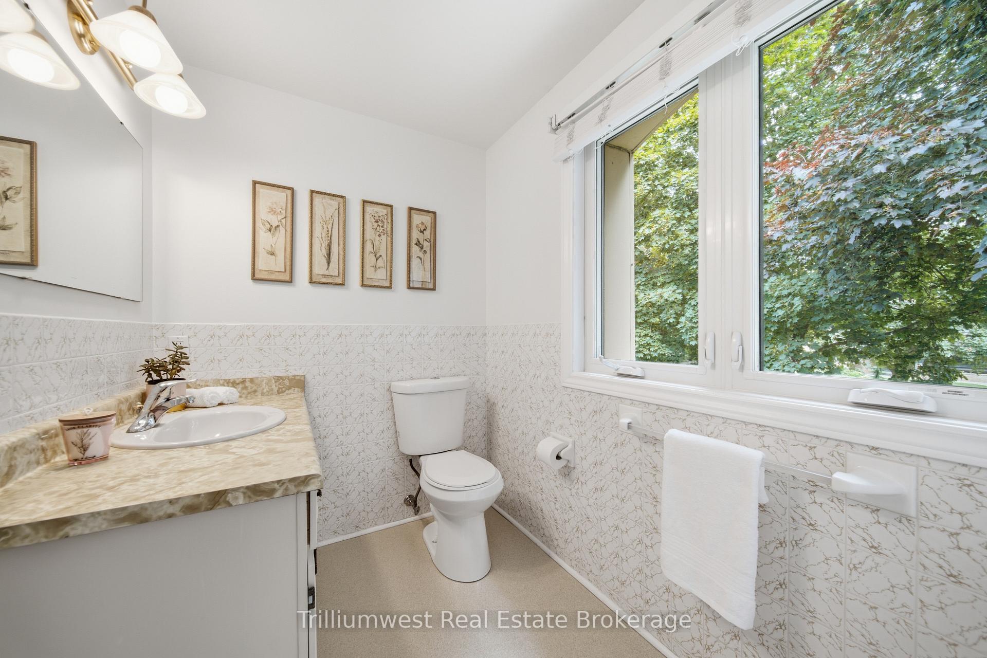 Photo 24 of 32 Waverley Drive, Guelph, Riverside Park — HOMEH