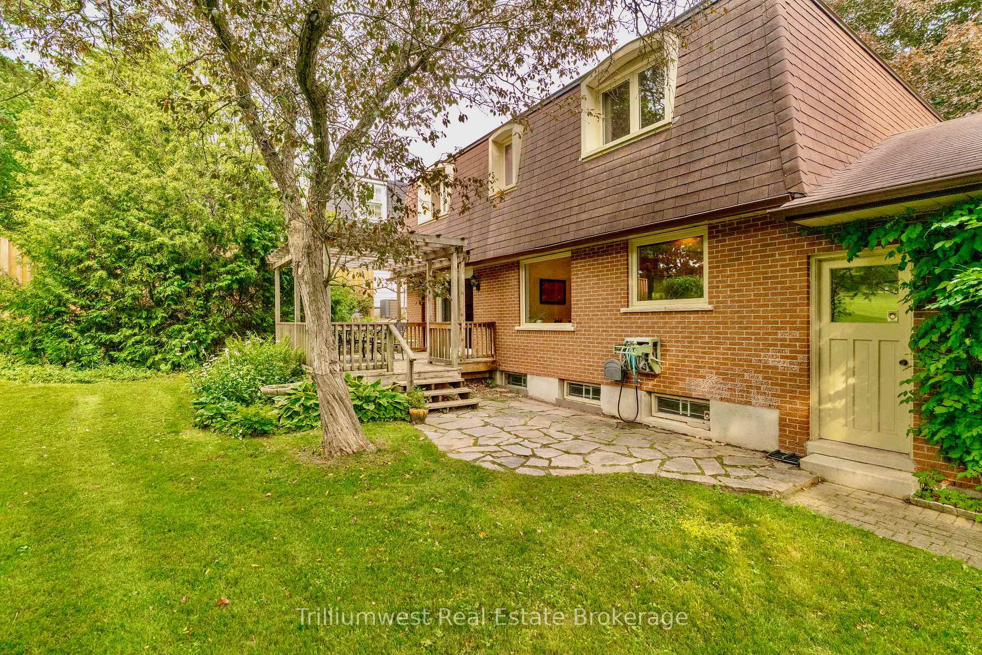 Photo 32 of 32 Waverley Drive, Guelph, Riverside Park — HOMEH
