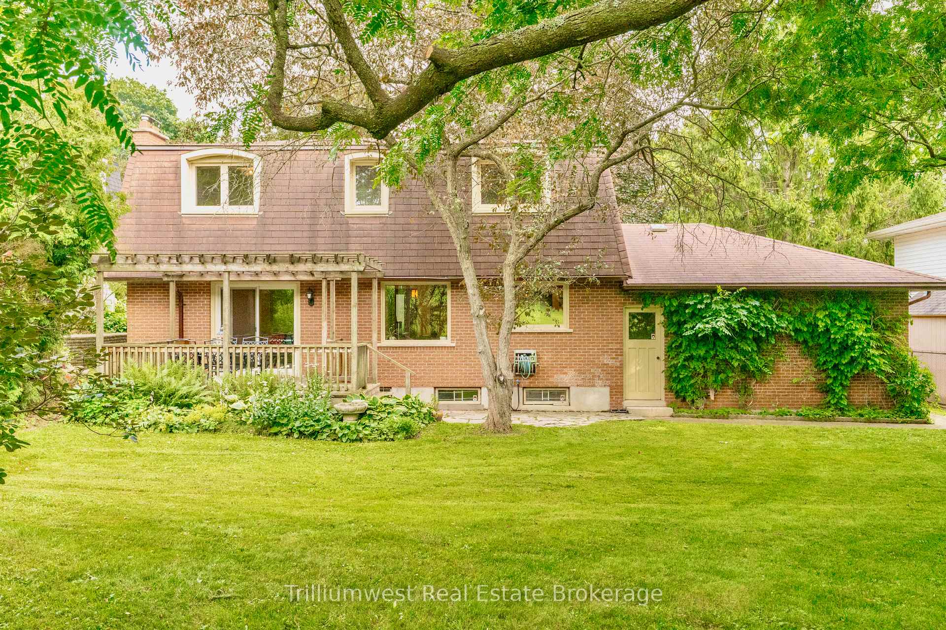Photo 33 of 32 Waverley Drive, Guelph, Riverside Park — HOMEH