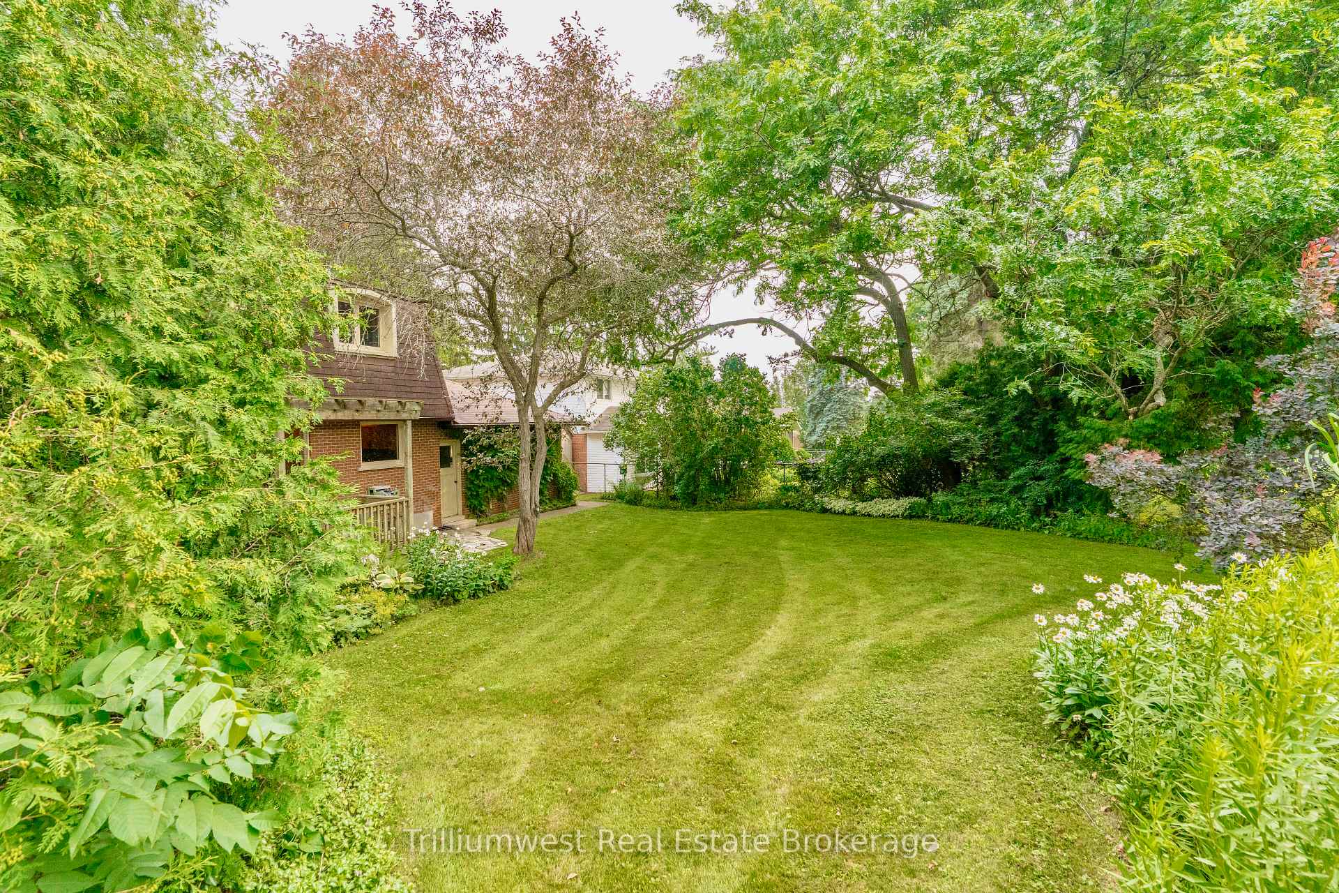 Photo 35 of 32 Waverley Drive, Guelph, Riverside Park — HOMEH